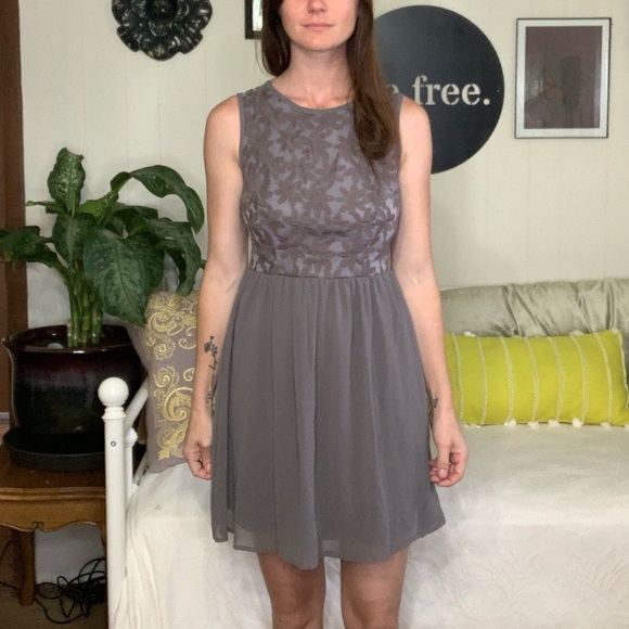 💛 Gray Floral Embroidered Xhilaration Mini Dress - Picture 2 of 9